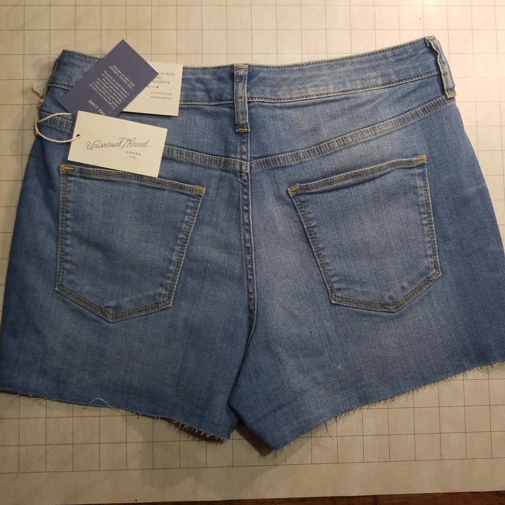 NWT Universal Thread High Rise Midi Jean Shorts size 00 - Picture 3 of 8